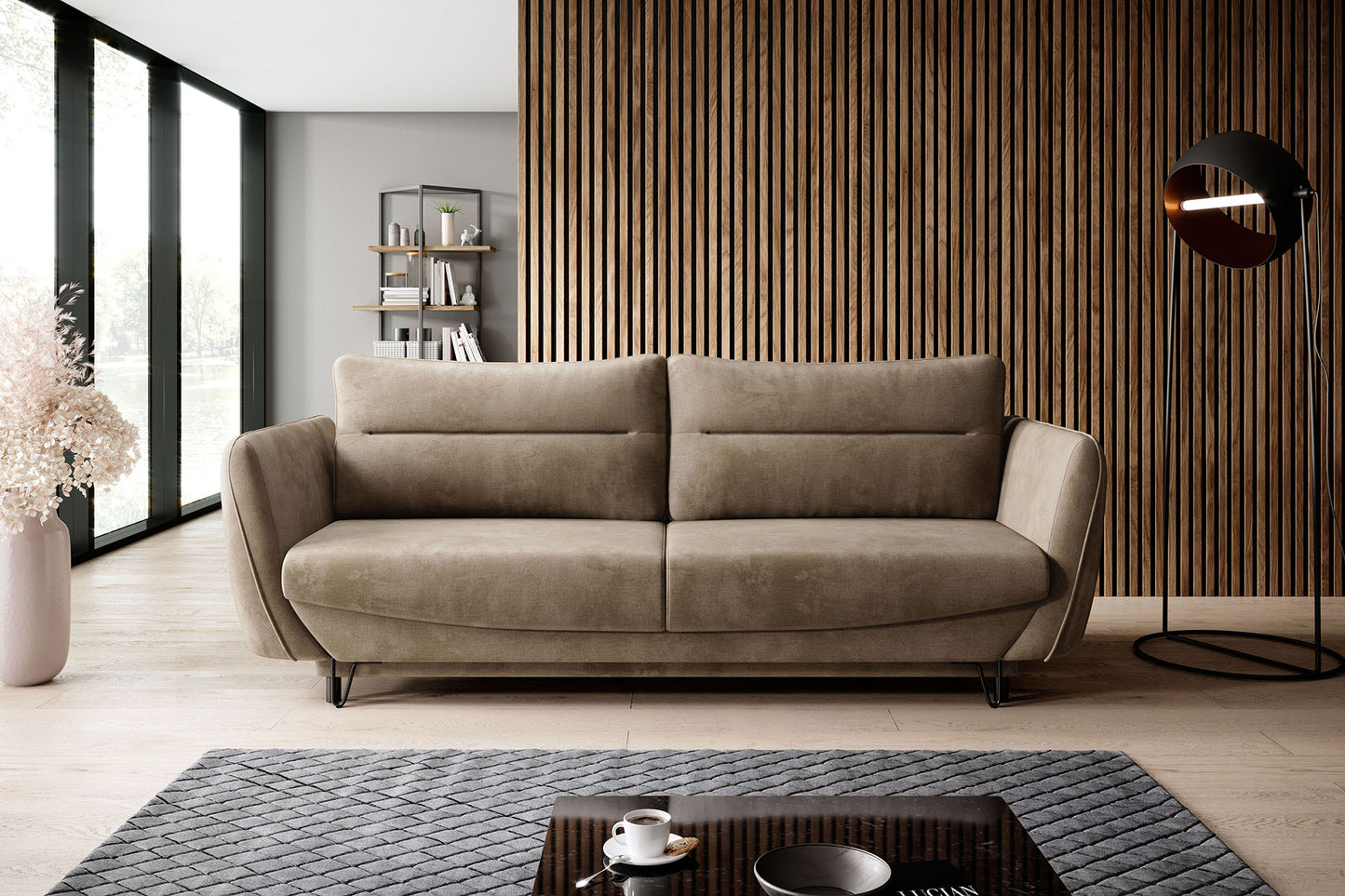 Nowoczesna sofa Silva w tkaninie Nube 20 beżowy, z dużymi poduszkami oparciowymi, szerokimi bokami oraz subtelnymi czarnymi nóżkami, idealna do rodzinnej strefy relaksu.
