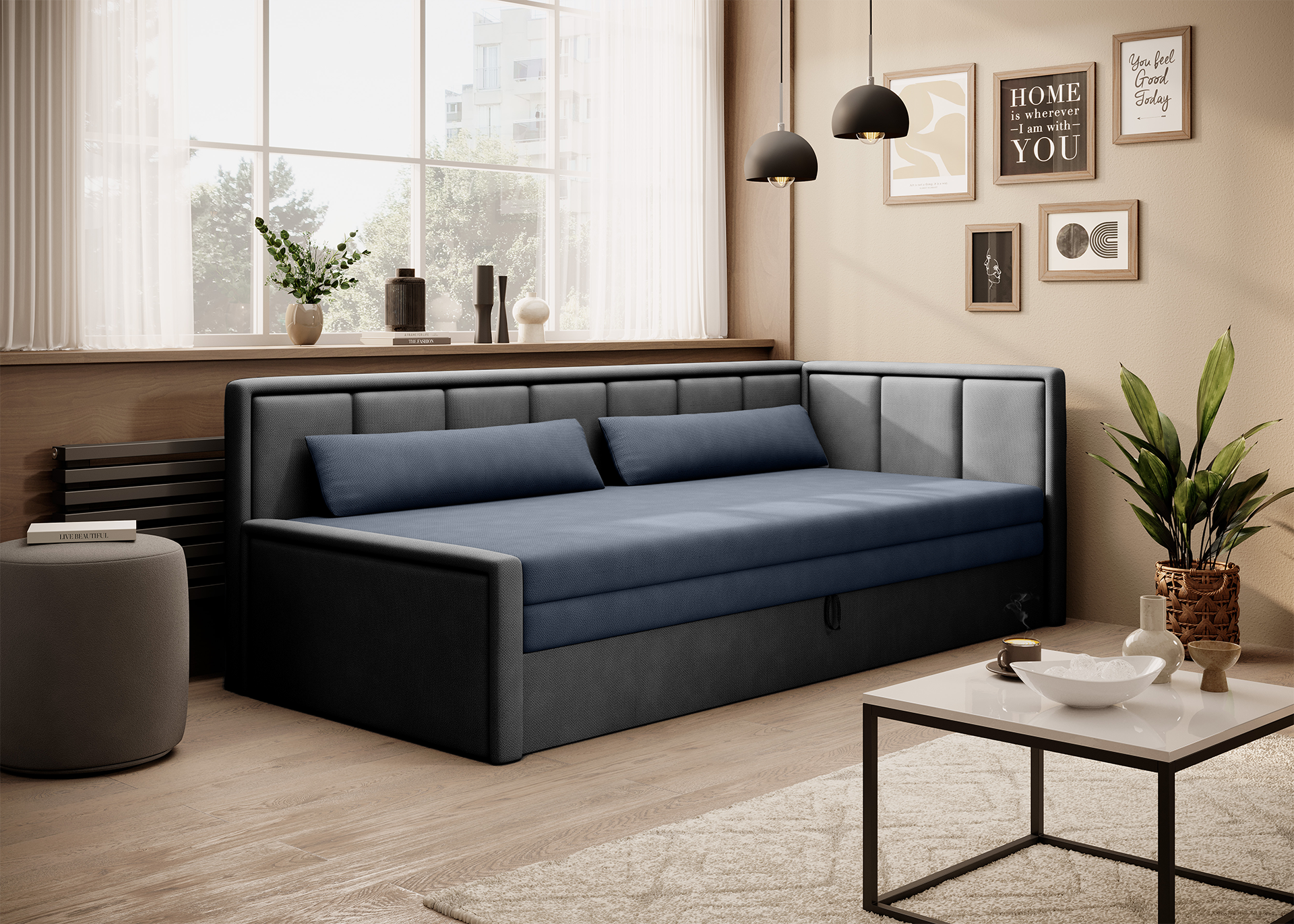 Sofa tapicerowana w kolorze granatowym i czarnym ustawiona w przestronnym, jasnym salonie.
