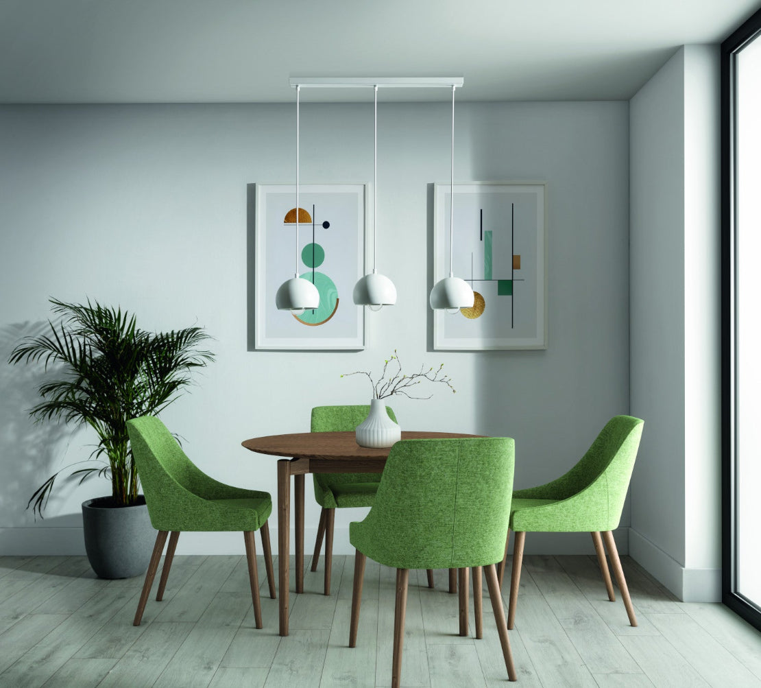 Lampa wisząca Callide 3 biała 65×110 cm – aranżacja w jadalni (zbliżenie)
