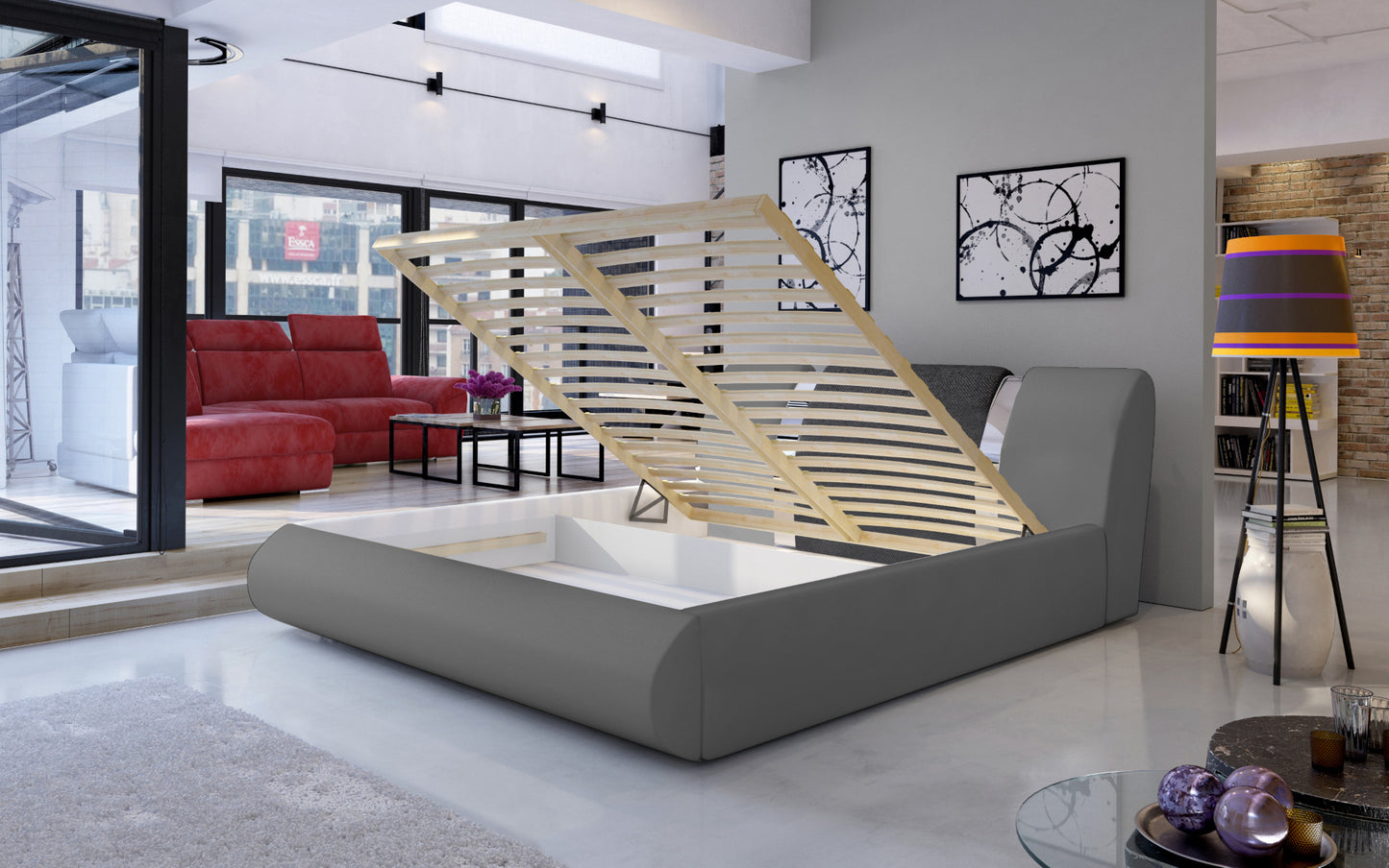 Łóżko Flavio 180x200 cm w tkaninie Soft 29 szary / Inari 96 ciemnoszary z podniesionym stelażem, prezentujące pojemnik na pościel w eleganckim, loftowym wnętrzu.
