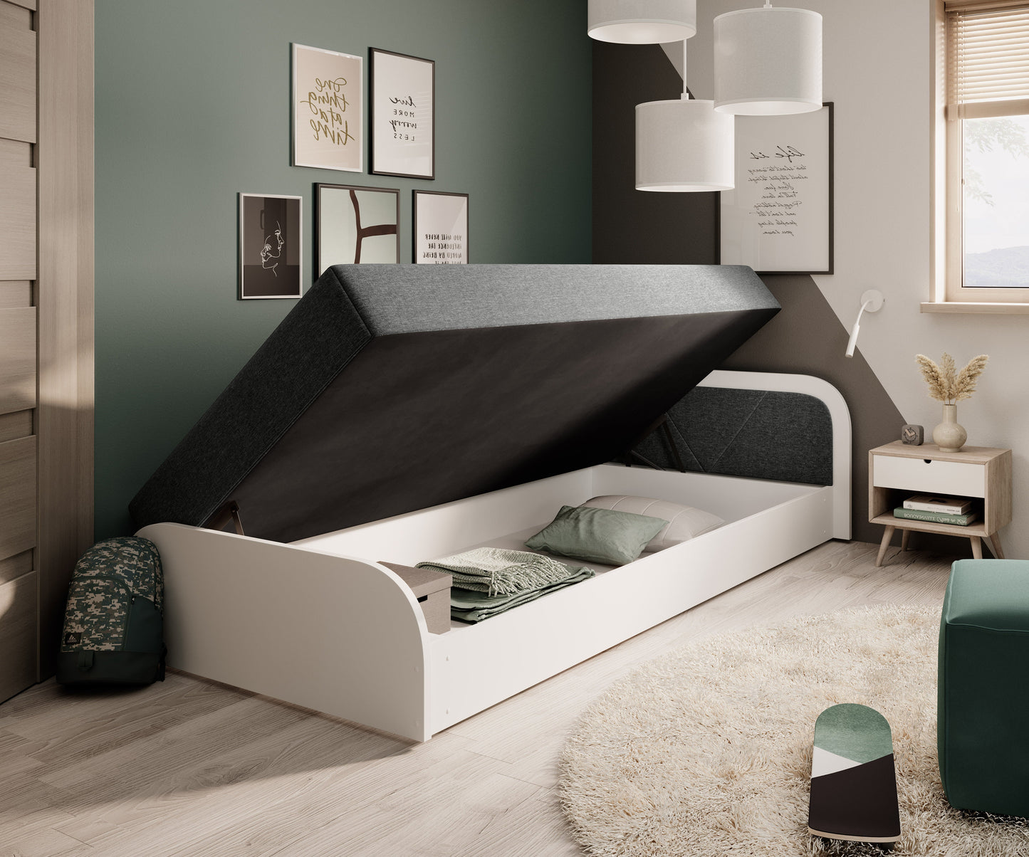 Zbliżenie na uniesiony materac łóżka Parys I Sawana 21 szary, odsłaniający pojemną skrzynię do przechowywania, z widocznymi zawiasami.