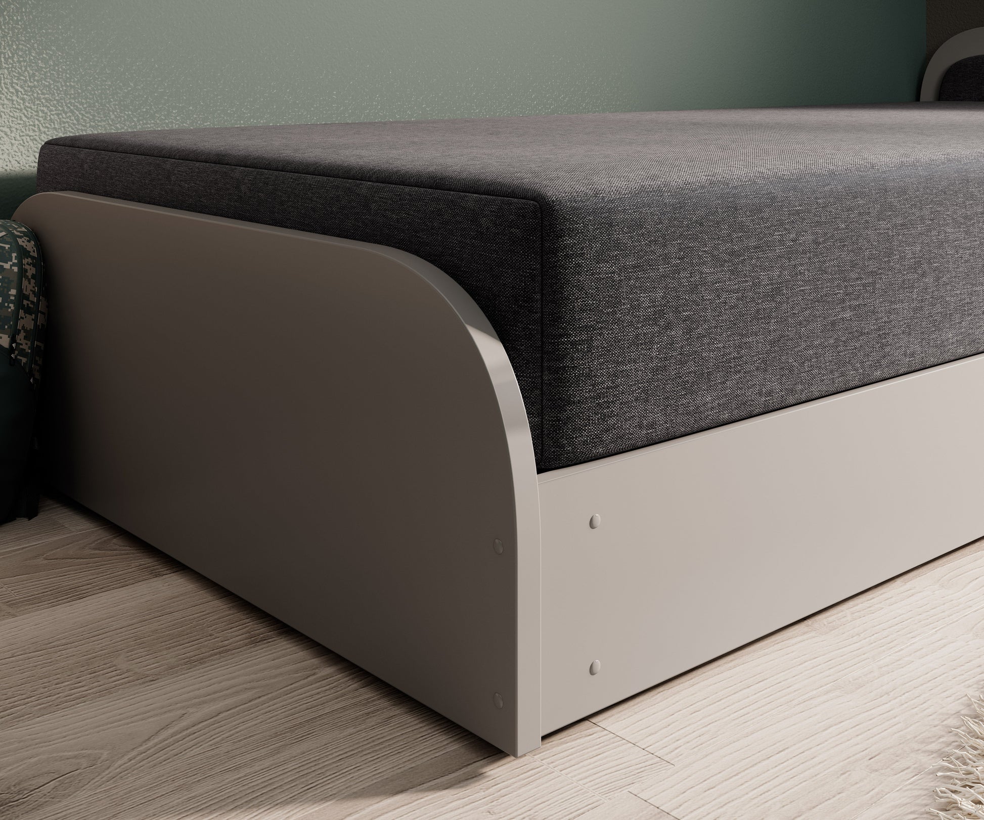 Zbliżenie na boczną część łóżka Parys II Sawana 05 ciemnoszary (układ prawy), ukazujące narożnik matowej, szarej ramy i krawędź tkaniny materaca.