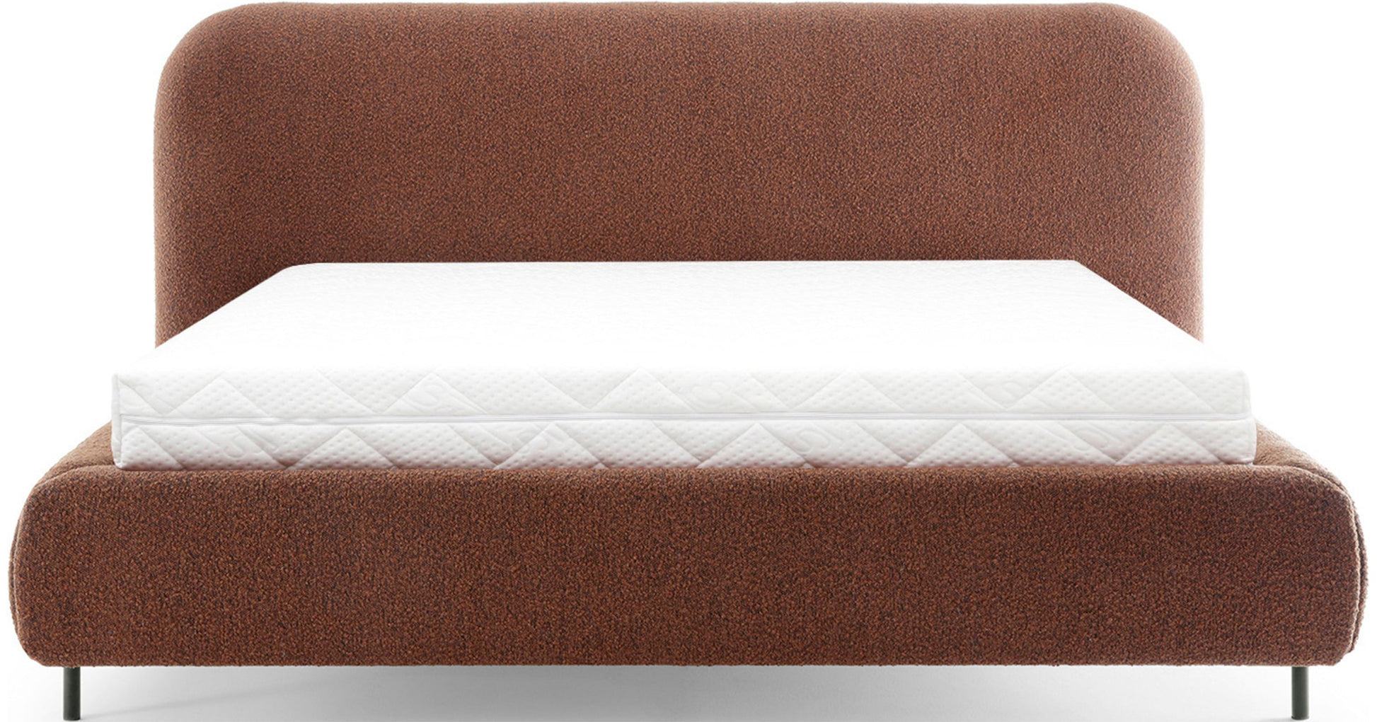 Łóżko Pointt Jaffray 30 w kolorze ceglastym od frontu – zaokrąglony zagłówek, tapicerka boucle, materac piankowy.
