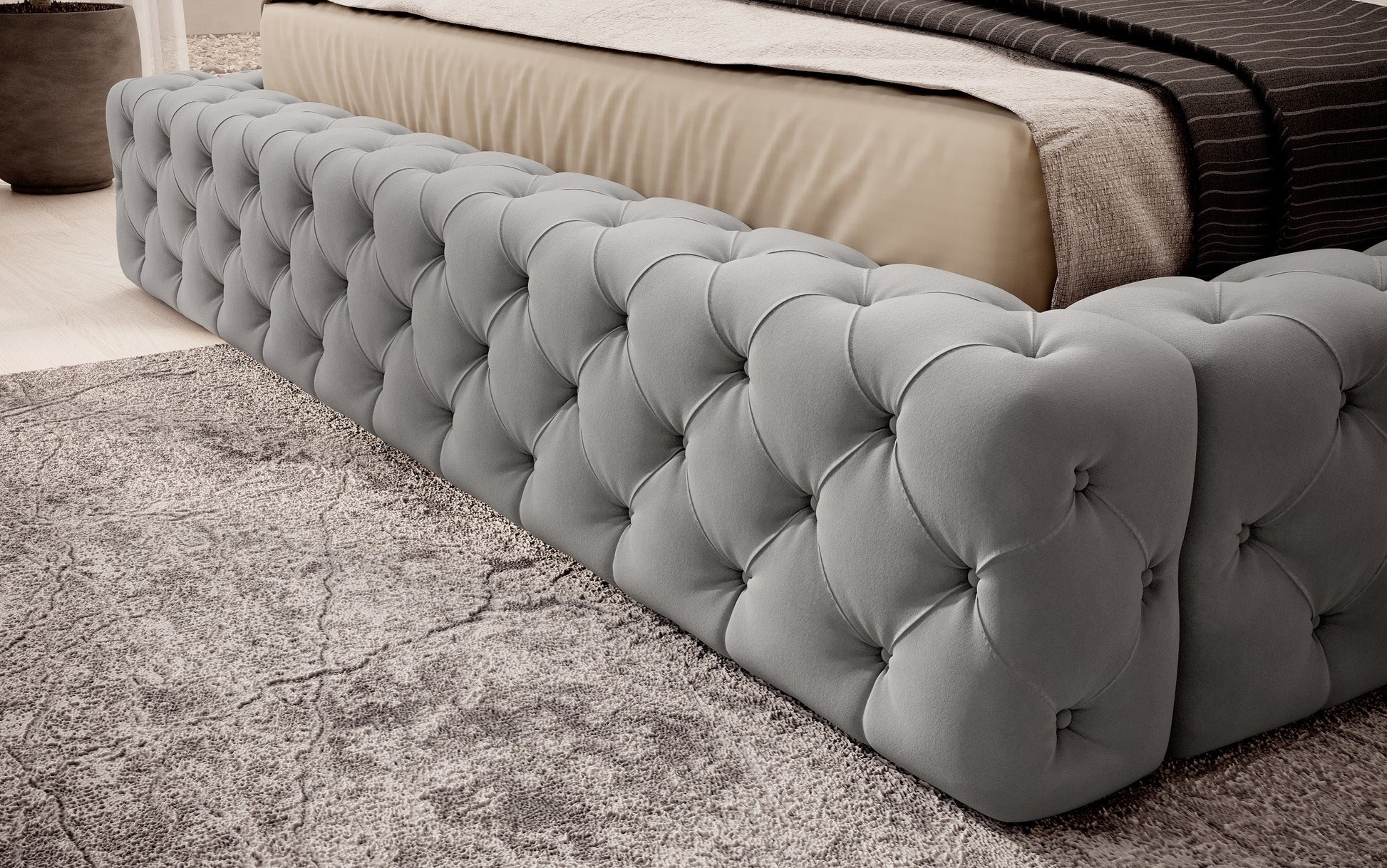 Dolna część łóżka Princce 180x200 Sola 04 jasnoszary z pikowanym obiciem i jasną narzutą.