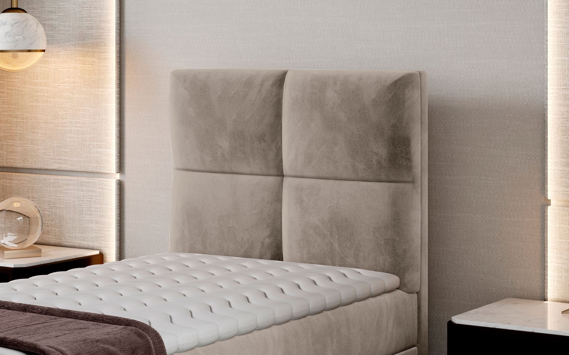 Zbliżenie na wezgłowie łóżka Rivia w kolorze Paros 02 beżowy o wymiarach 90x200 cm, w nowoczesnej sypialni.