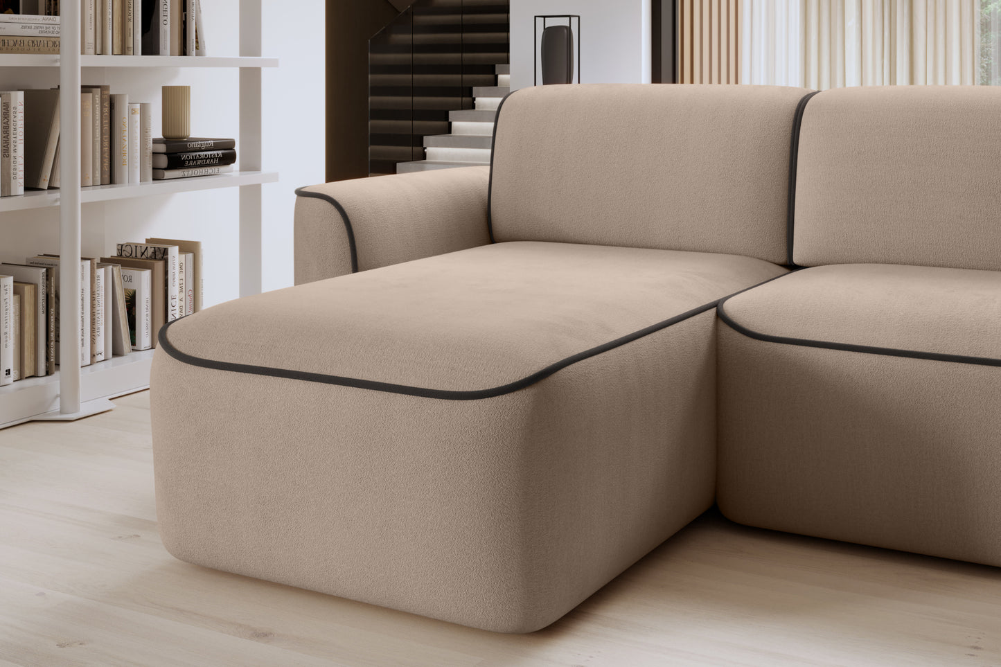 Szezlong narożnika Ume Amore 18 beżowy z lamówką Velvetmat 22 brązową – detal miękkiego, zaokrąglonego siedziska.