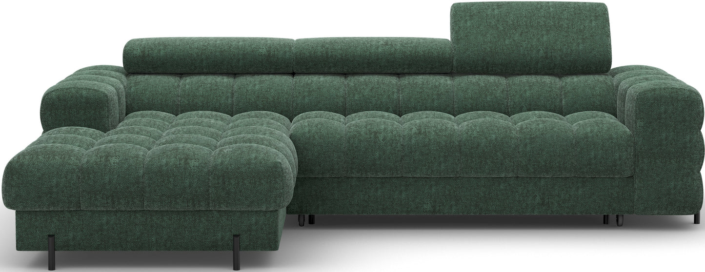 Zielona narożna sofa z pikowanym wykończeniem, regulowanymi zagłówkami i metalowymi nóżkami. Elegancki i komfortowy design.