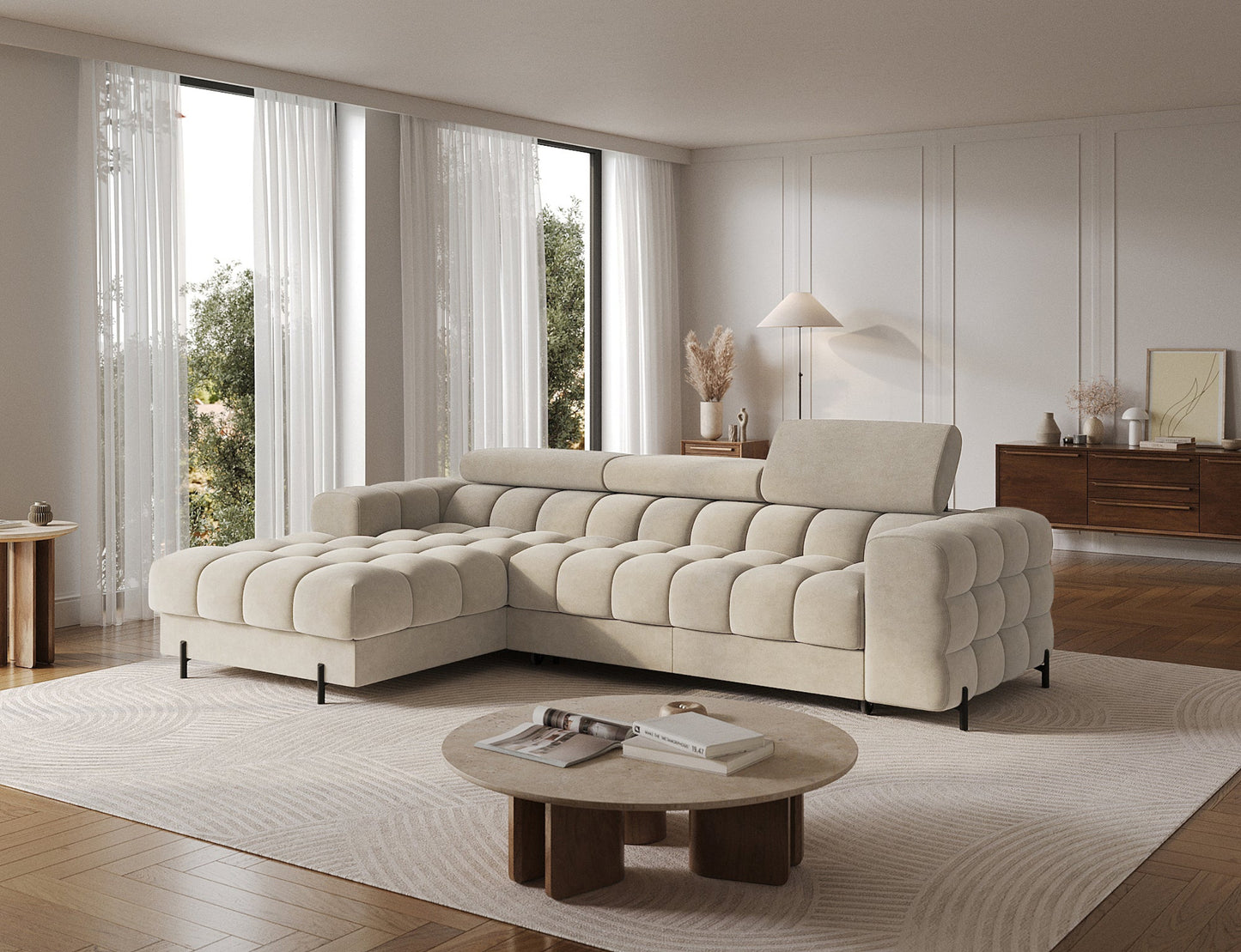 Narożnik Felro Aura 18 kremowy w eleganckim wnętrzu. Styl soft glam, funkcja spania typu Delfin, pojemnik na pościel, metalowe nogi.