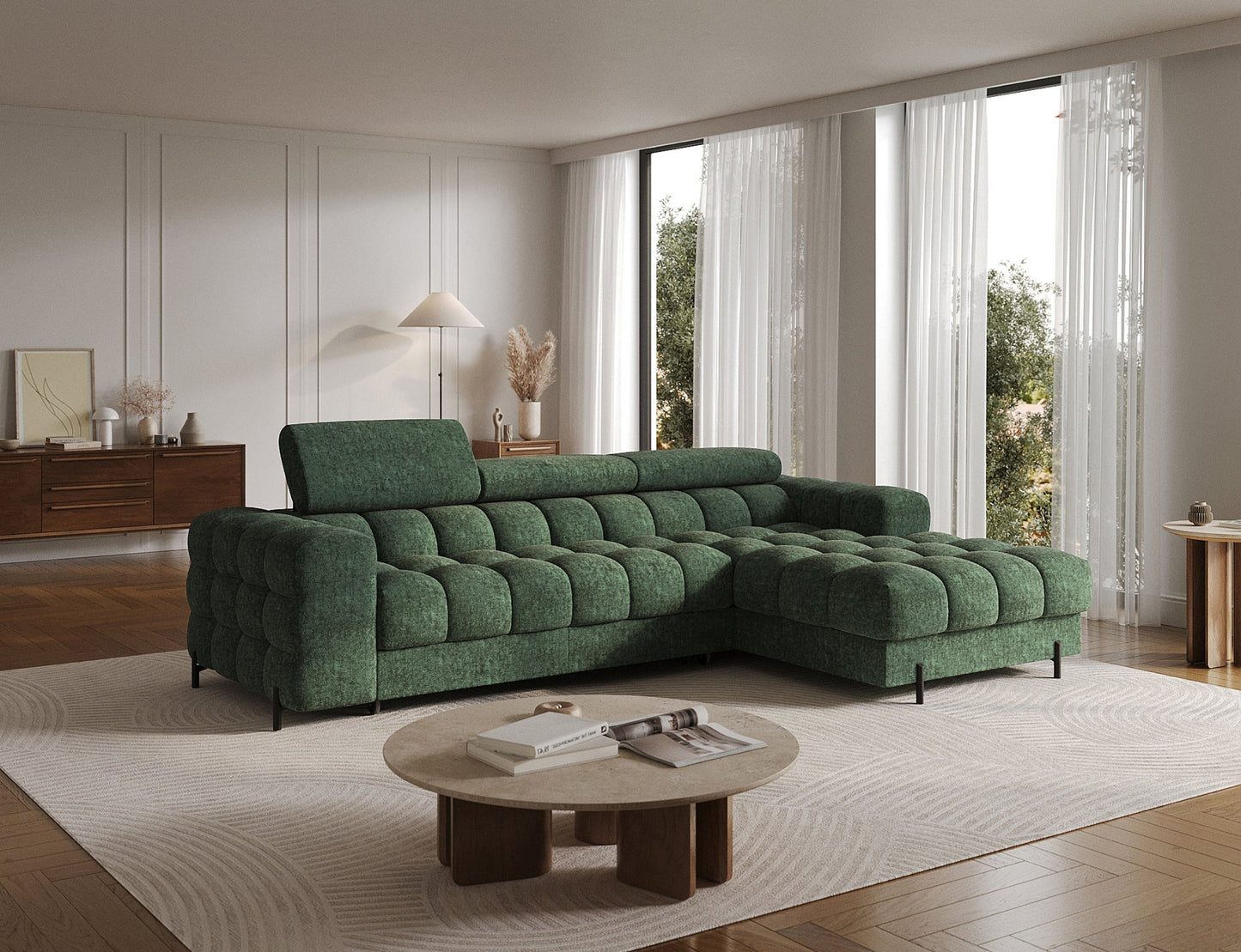 Luksusowa sofa narożna w stylowym wnętrzu. Eleganckie pikowania i głęboka zieleń nadają wyjątkowy charakter każdej aranżacji.