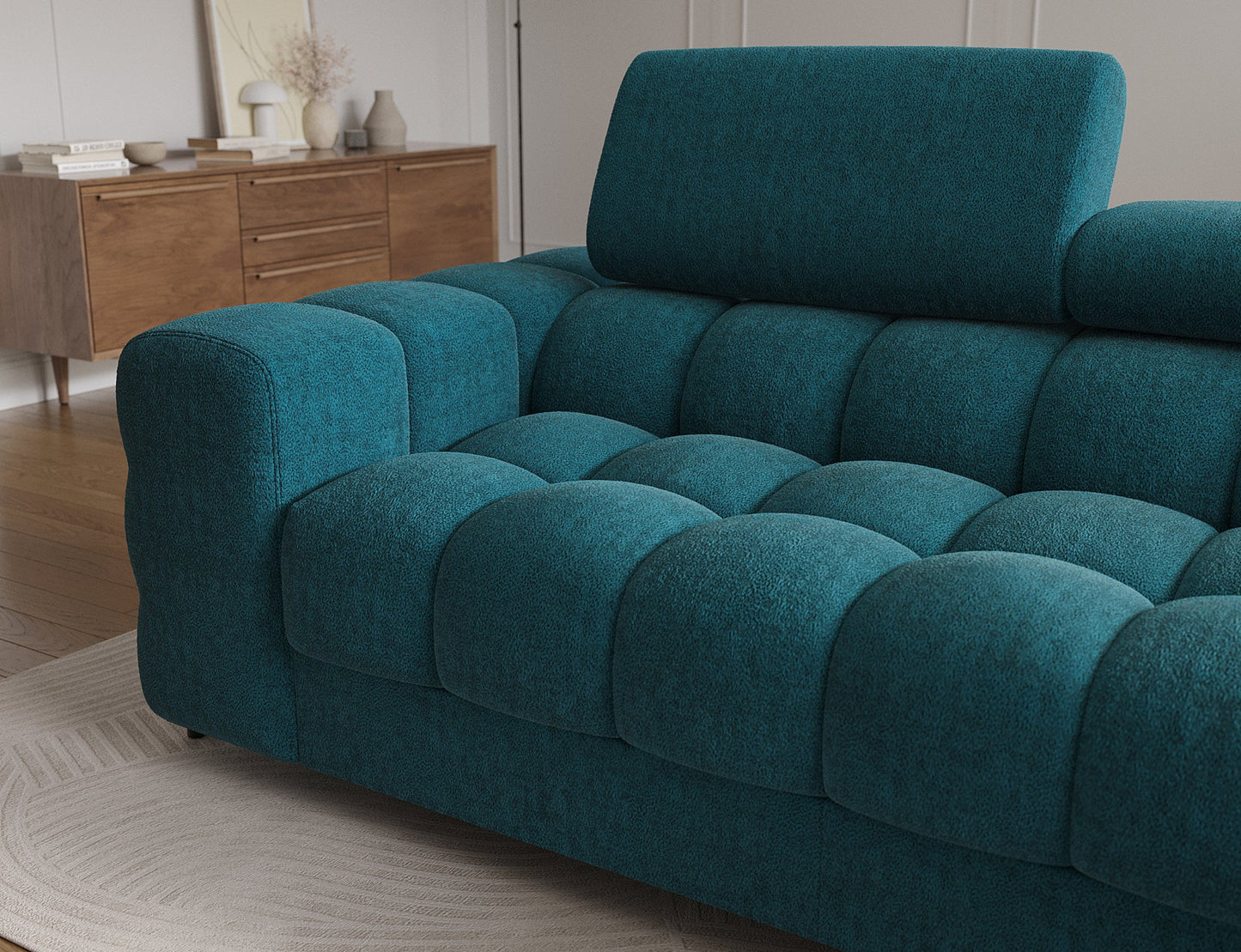 Narożnik Felro – elegancja i funkcjonalność. Regulowane zagłówki i miękkie pikowanie zapewniają wyjątkowy komfort i nowoczesny design.