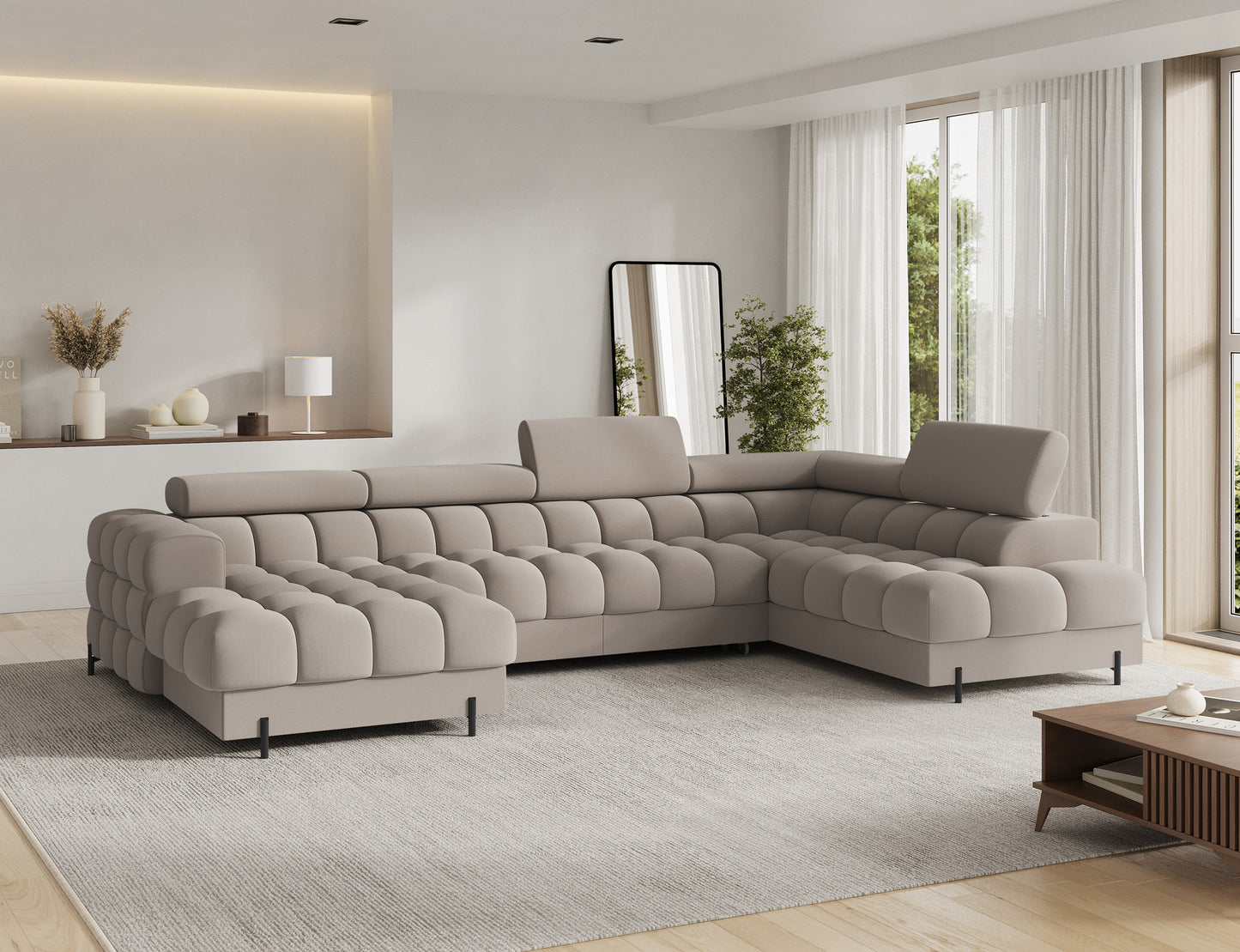 Narożnik Feraria prawy Sola 18 beżowy w aranżacji salonu. Elegancki design, pikowania i regulowane zagłówki zapewniają komfort i styl.