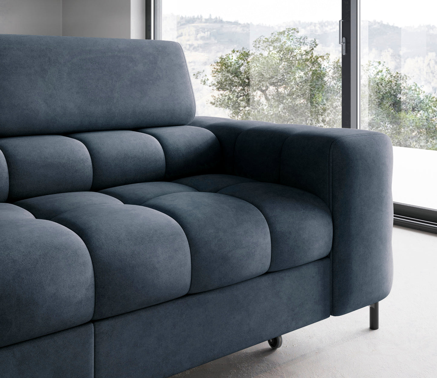 Obły podłokietnik narożnika Ferucce z tapicerowanym wykończeniem w granatowym odcieniu – detal boczny.