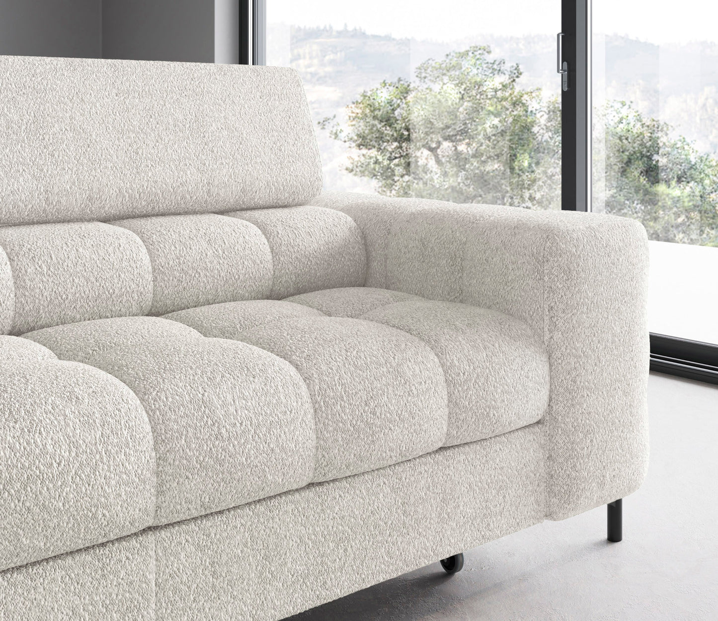 Zbliżenie na podłokietnik i siedzisko lewego ramienia narożnika Ferucce – miękkie linie i jednolita biała tapicerka Royal 01.