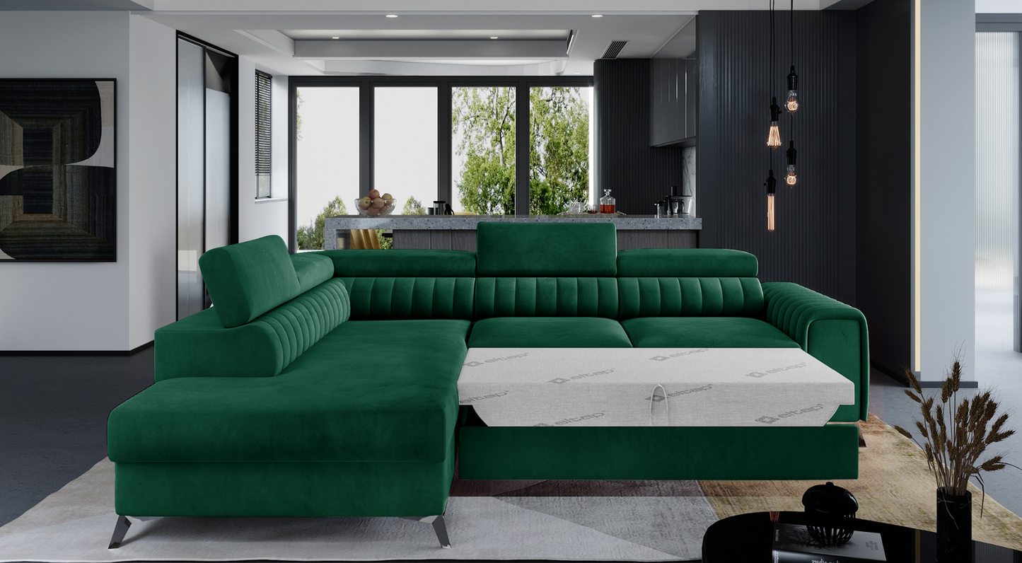 Narożnik Laurence w tkaninie Kronos 19 zielony, układ lewy, rozłożony z funkcją spania zapewniającą wygodny odpoczynek.