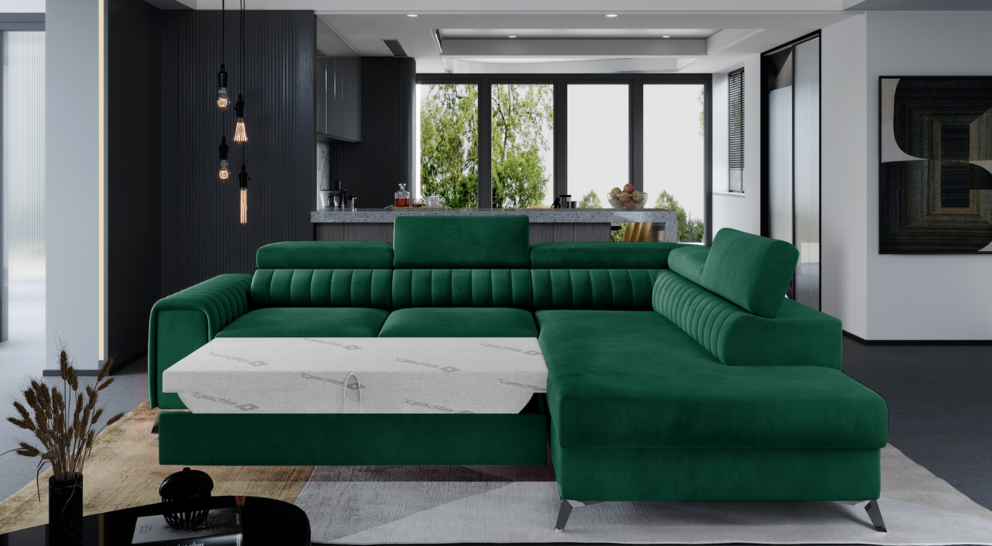 Narożnik Laurence w tkaninie Kronos 19 zielony, układ prawy, rozłożony z funkcją spania zapewniającą komfortowy wypoczynek.