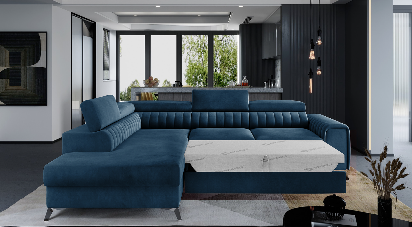Narożnik Laurence w tkaninie Monolith 77 granatowy, układ lewy, rozłożony z funkcją spania zapewniającą komfortowy wypoczynek.