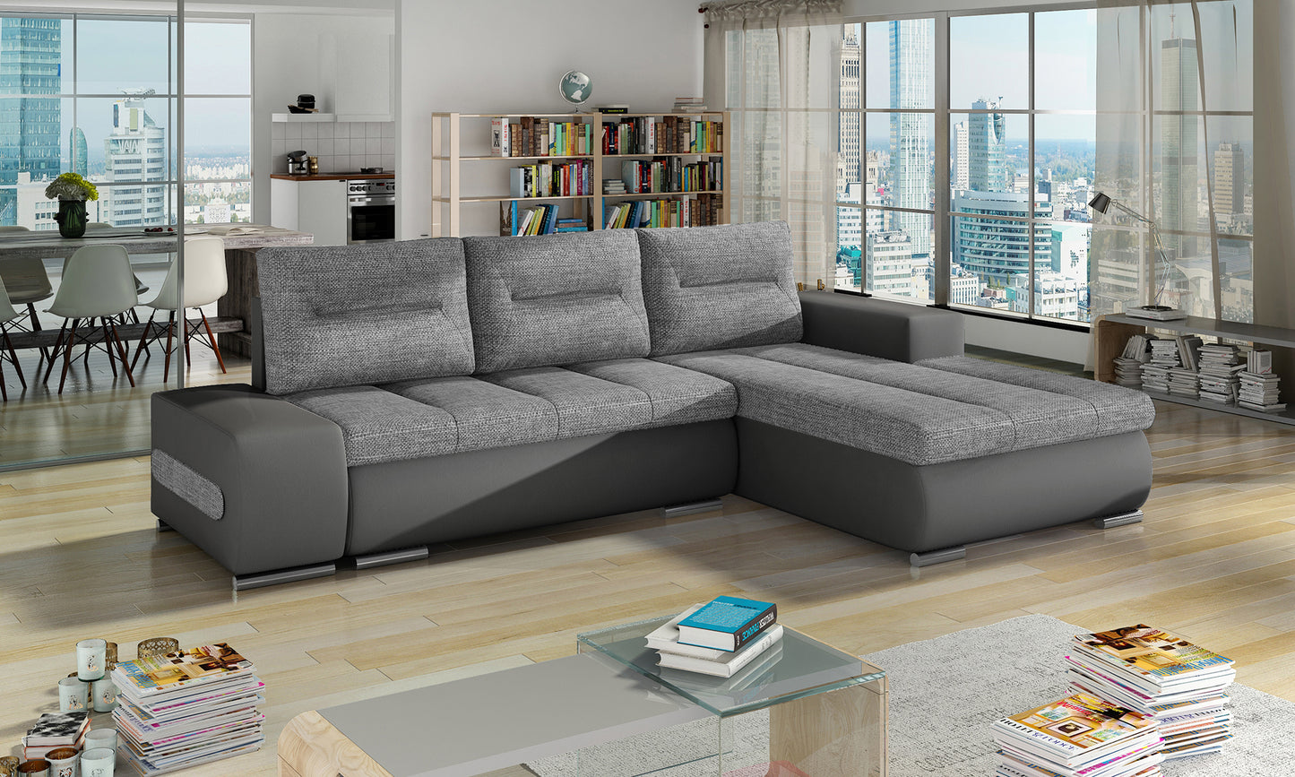 Narożnik Ottavio w układzie prawym, tkanina Sawana 21 szary i Soft 29, w nowoczesnym salonie z dużymi oknami.