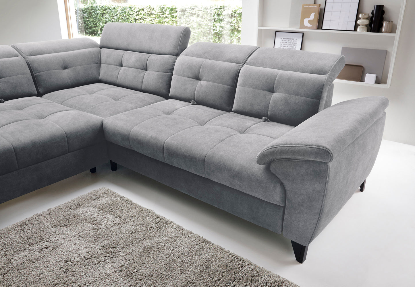 Trzy zagłówki narożnika Inferne Relax 04 szaro-brązowego w układzie lewym w różnych ustawieniach, pokazujące zakres regulacji oparć.