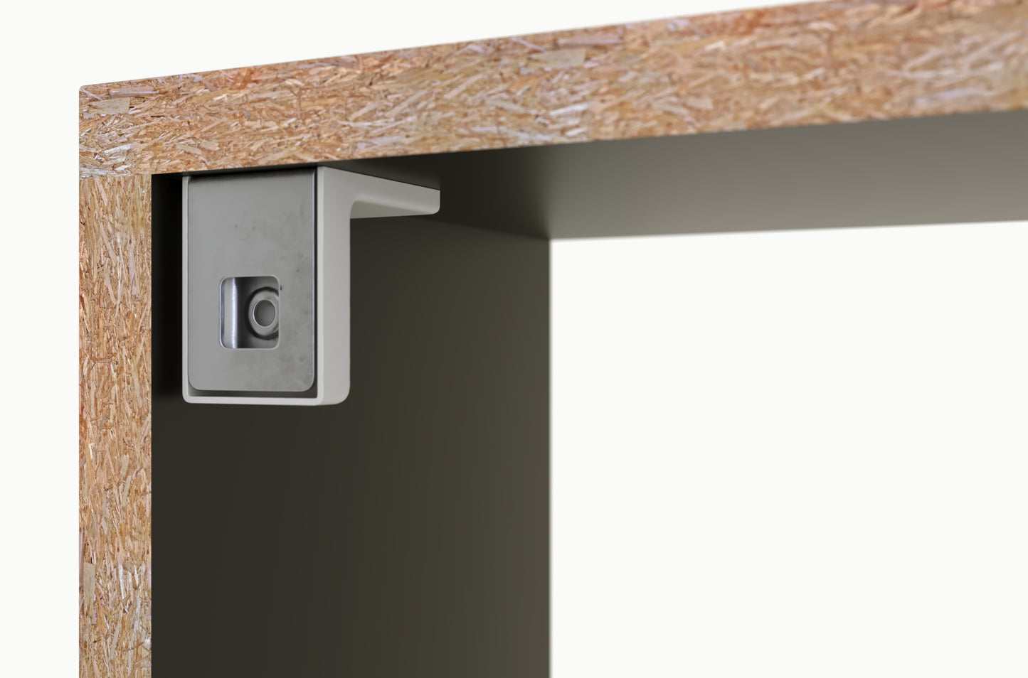 Zbliżenie na system mocowania półki w czarnym regale Egurro, ukazujące solidną konstrukcję z płyty i metalowy wspornik.