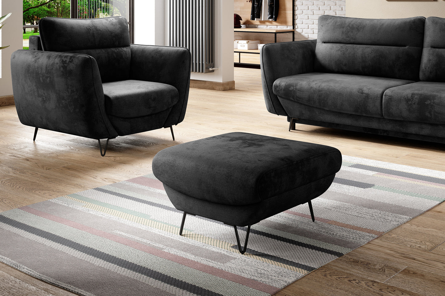 Model Silva Nube 06 w kolorze ciemnego szarego świetnie sprawdzi się jako pufa do salonu lub strefy relaksu. Zaokrąglone kształty i tapicerowane wykończenie podkreślają nowoczesny styl mebla.