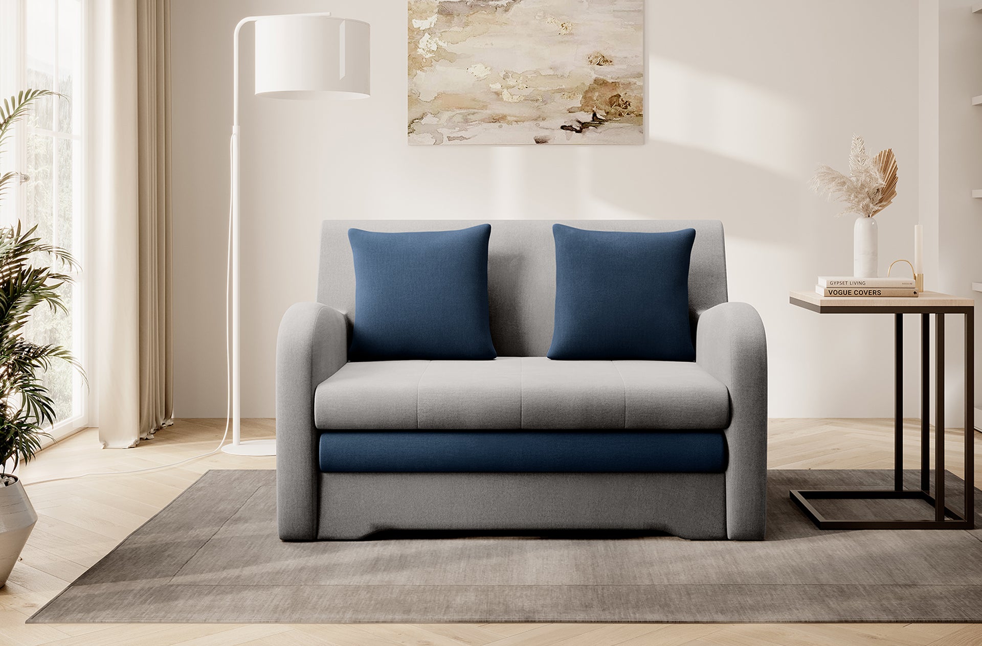 Dwukolorowa sofa Ario (jasnoszara + granat), front; aranżacja salonu z lampą i stolikiem.