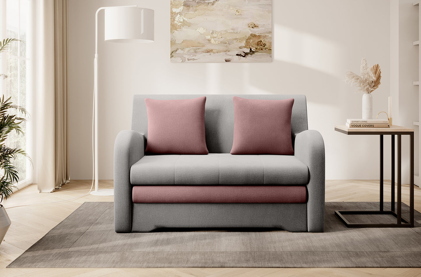 Dwukolorowa sofa Ario (jasnoszara + pudrowy róż), front w aranżacji salonu.