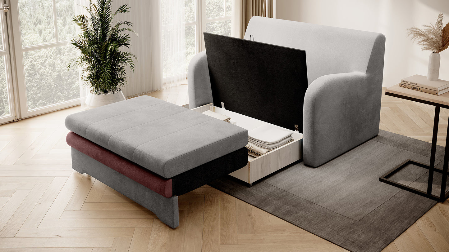 Dwukolorowa sofa Ario z otwartym pojemnikiem na pościel; ujęcie skośne w salonie