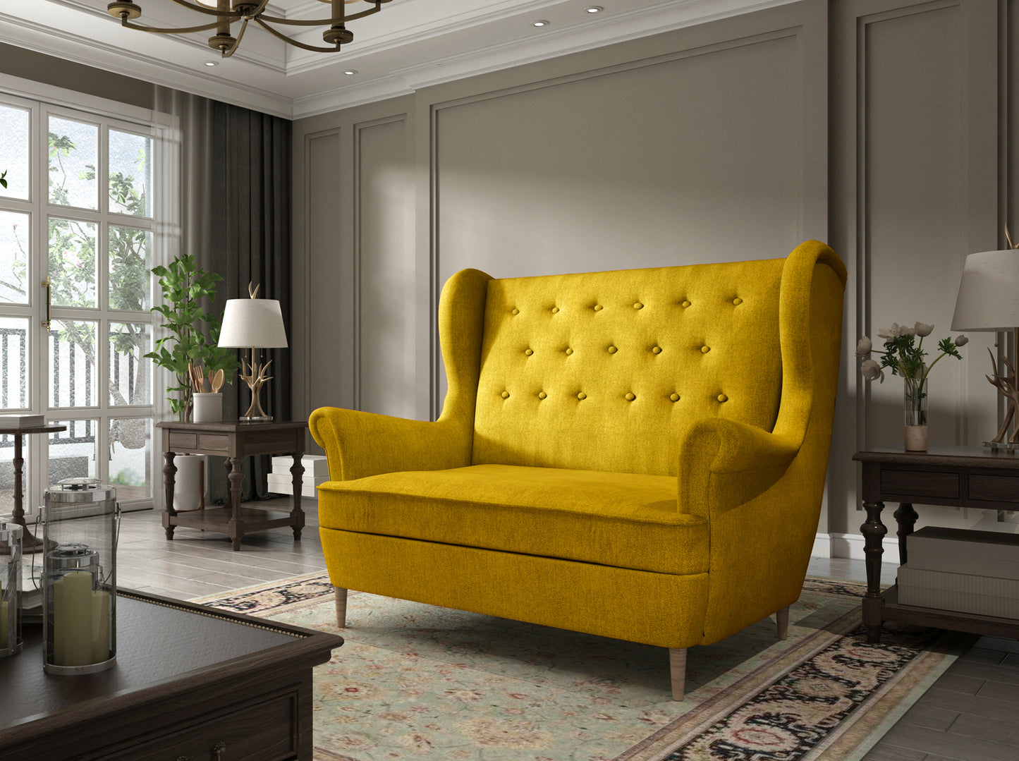 Sofa Aros w tkaninie Omega 68 żółty – stylowa sofa w eleganckim salonie z klasycznymi meblami, jasnym dywanem i dużym oknem.