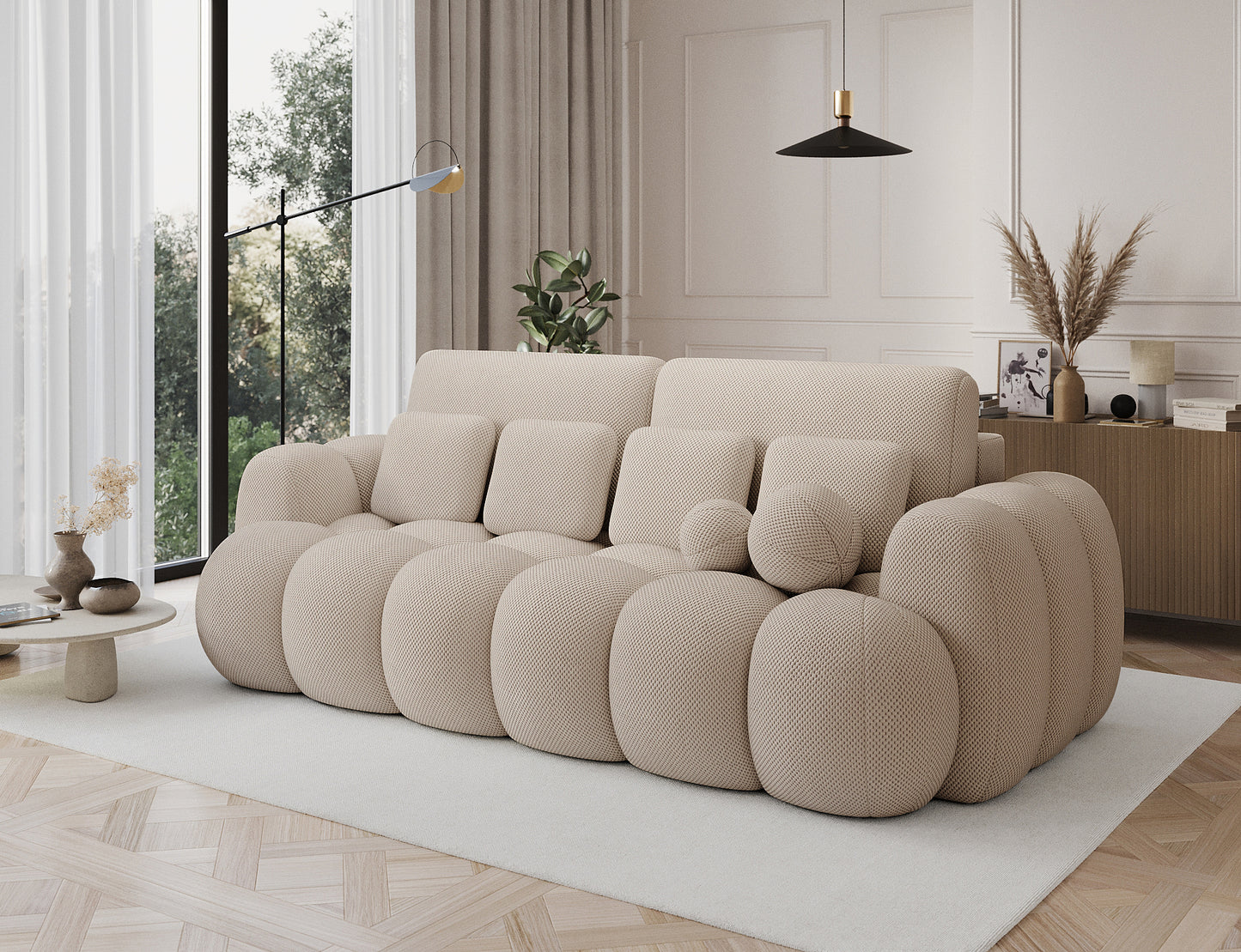 Cotonn Calmora 18 – beżowa sofa z kulistymi poduchami, miękka forma, nowoczesny akcent do jasnych, przytulnych wnętrz.