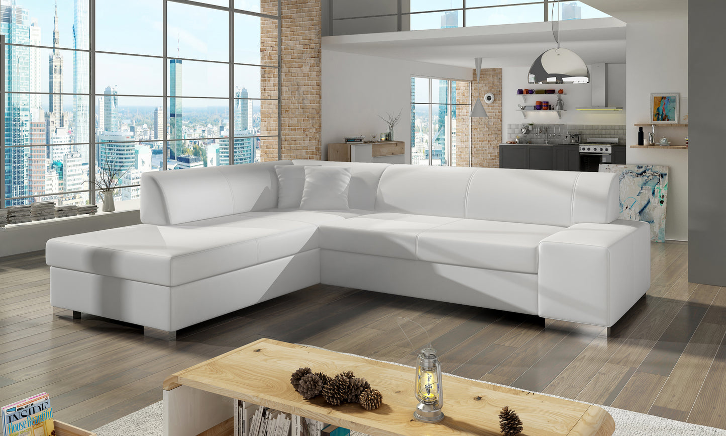Biała sofa narożna Porto wykonana z materiału Soft 17 doskonale wpisuje się w minimalistyczne aranżacje, oferując wygodne siedziska oraz estetyczny wygląd podkreślający jasny charakter wnętrza
