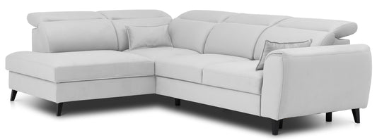 Biały narożnik Noble lewy w tkaninie Savoi 01 z regulowanymi zagłówkami oraz nowoczesnymi czarnymi nóżkami. Designerski narożnik wypoczynkowy do salonu w stylu modern, glamour i minimalistycznym.