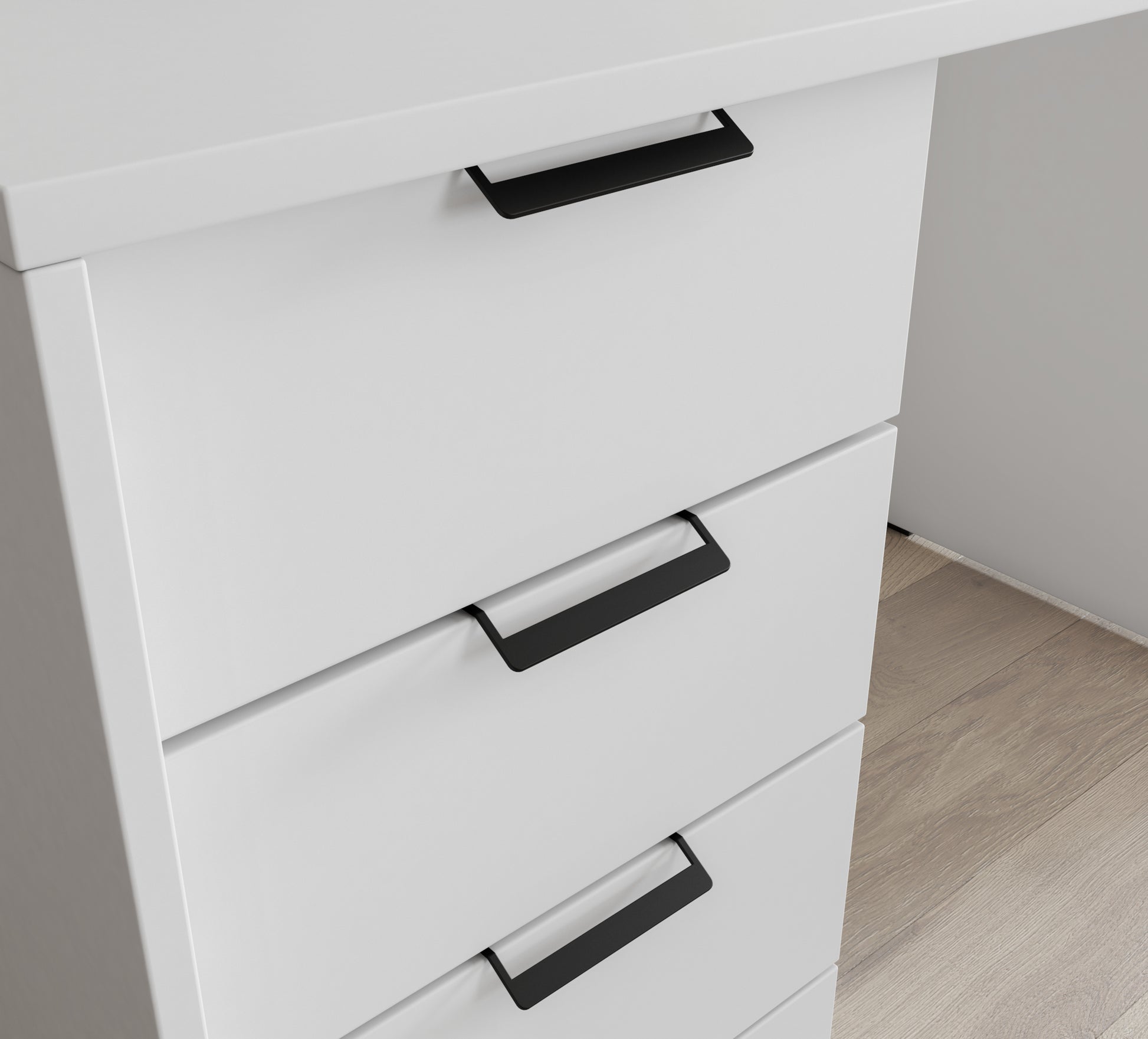 Zbliżenie na czarne uchwyty szuflad białego biurka – nowoczesny, minimalistyczny design.