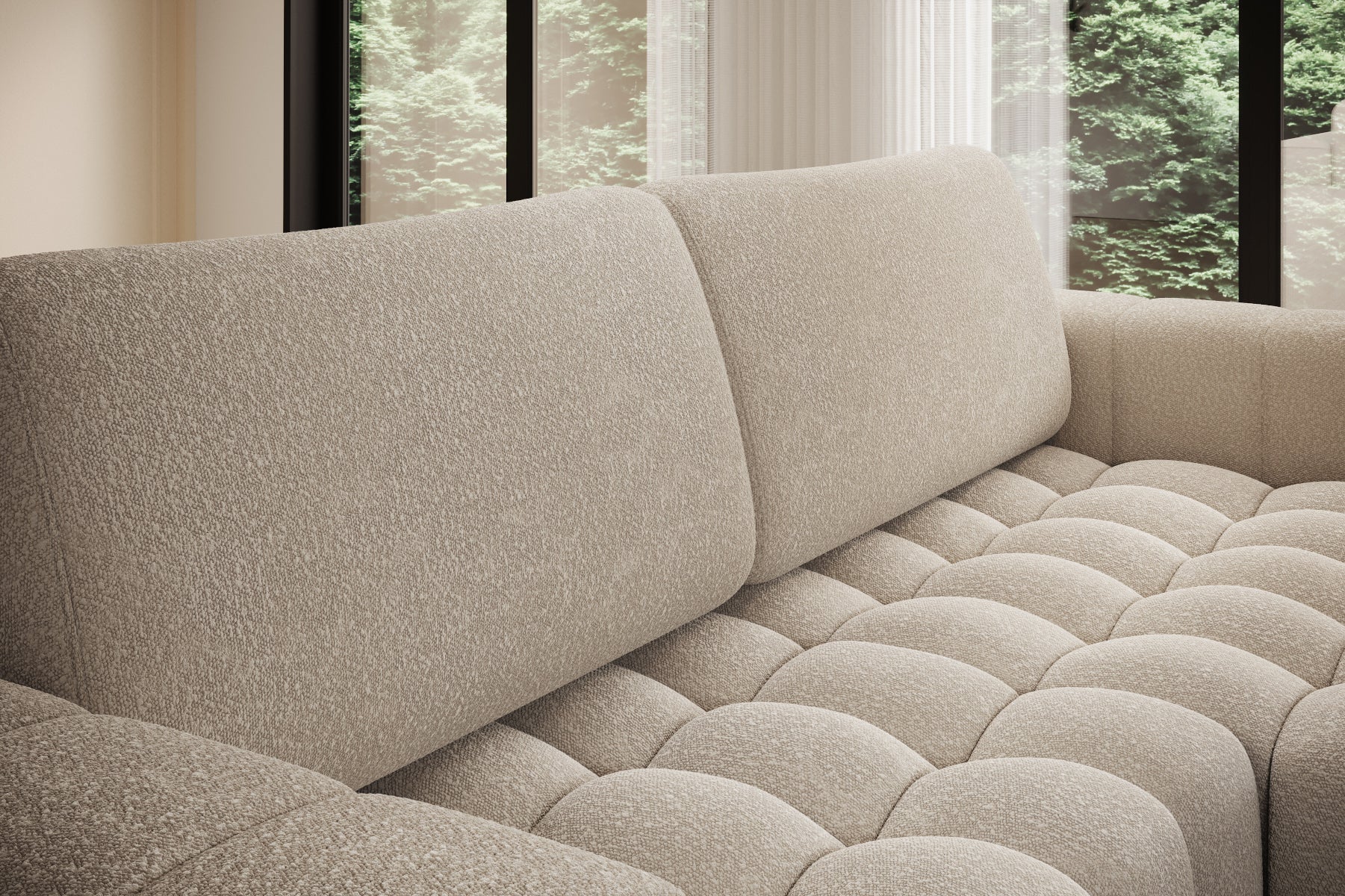 Zbliżenie na miękkie, pikowane siedzisko narożnika Bonett w kolorze jasnobeżowym.