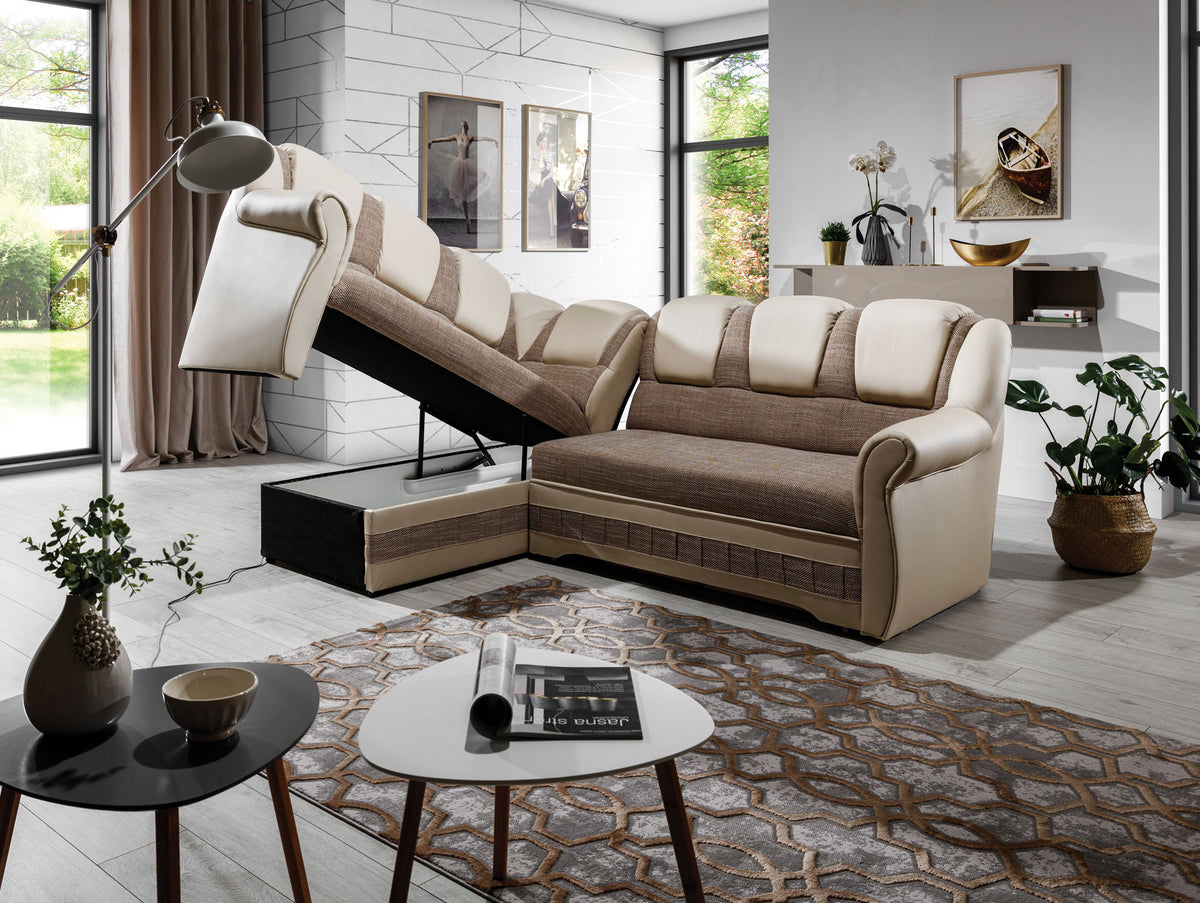 Ciemnobeżowo-beżowy narożnik Lord II lewy w tkaninie Berlin 03 oraz Soft 33 z eleganckimi podłokietnikami i dekoracyjnymi przeszyciami. Stylowy narożnik do salonu inspirowanego stylem glamour, modern classic oraz eleganckimi aranżacjami wnętrz.
