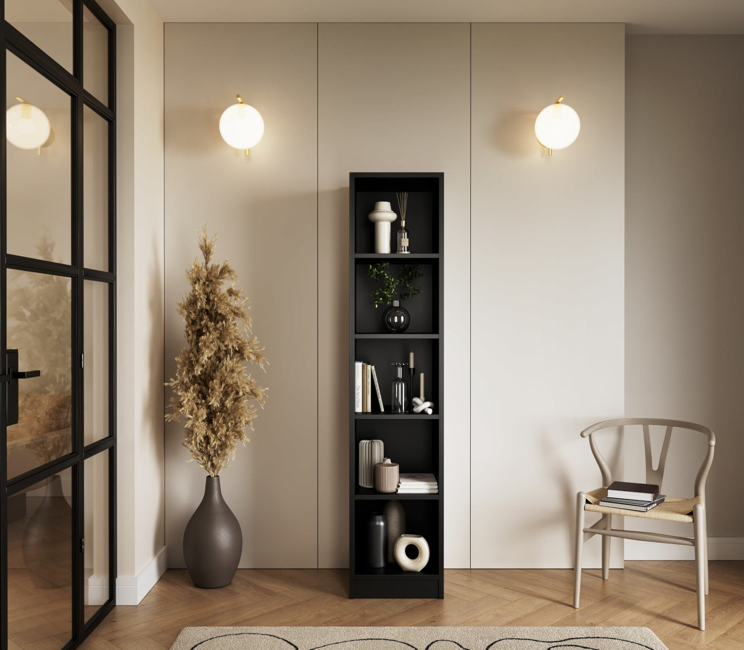 Czarny regał Craft z pięcioma półkami w eleganckim salonie obok wazonu i lamp