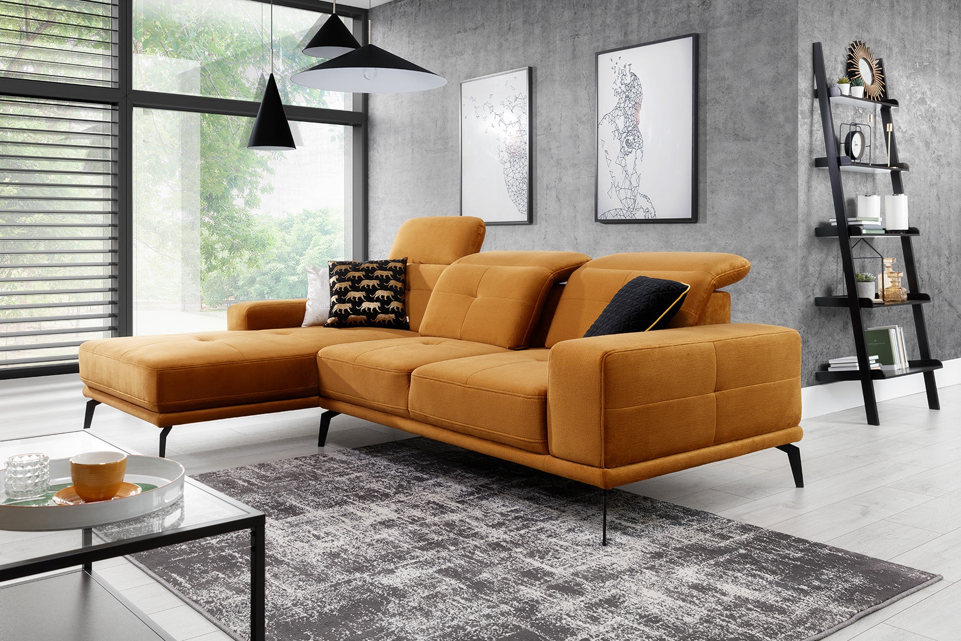 Nowoczesny narożnik do salonu wykonany w tkaninie Monolith 48 w intensywnie żółtym odcieniu. Designerski narożnik z miękkimi siedziskami idealny do eleganckich i przytulnych aranżacji wnętrz.