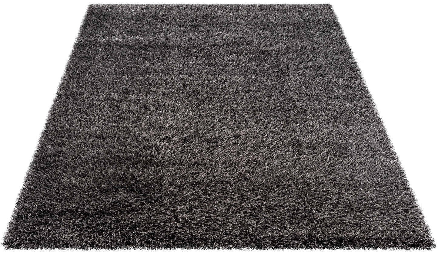 Dywan Blodwen Black 80x150 cm widziany z góry, prezentujący gęste, miękkie runo typu shaggy.