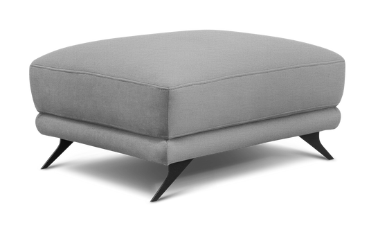 Elegancka pufa Megis Nube 03 w jasnoszarej tkaninie z nowoczesnymi metalowymi nogami. Miękkie wykończenie zapewnia wygodę użytkowania i stylowy wygląd mebla.