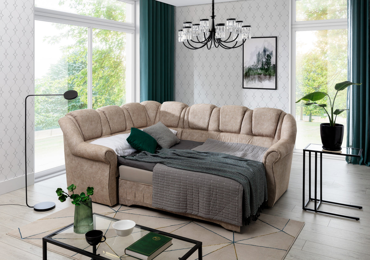 Narożnik Lord II Dora 21 w ciepłym beżowym kolorze prezentujący miękkie siedziska oraz komfortowe oparcia. Designerski narożnik wypoczynkowy do salonu inspirowanego stylem japandi, klasycznym i nowoczesnym designem.
