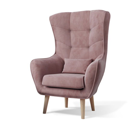 Fotel Arti w kolorze Matt Velvet 63 różowy, elegancki fotel uszak z wysokim oparciem, poduszką i drewnianymi nogami.