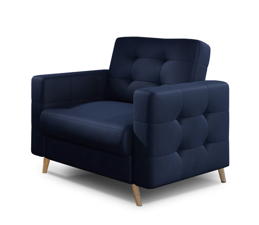 Fotel Asgard w kolorze Monolith 77 granatowy, elegancki fotel z pikowanym oparciem, szerokimi podłokietnikami i drewnianymi nogami.