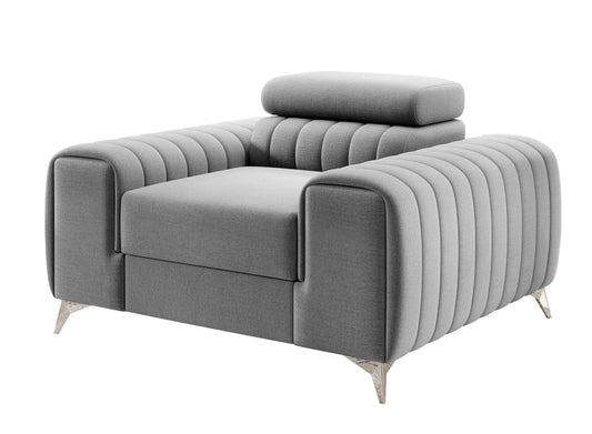 Fotel Laurence w kolorze Nube 03 jasnoszary – widok na całość, nowoczesny design z poziomym pikowaniem i metalowymi nogami.