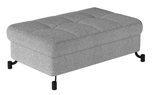 Jasnoszara pufa Lorelle Grande 81 z dekoracyjnym pikowaniem na siedzisku. Elegancki model świetnie pasuje do nowoczesnych i minimalistycznych wnętrz.
