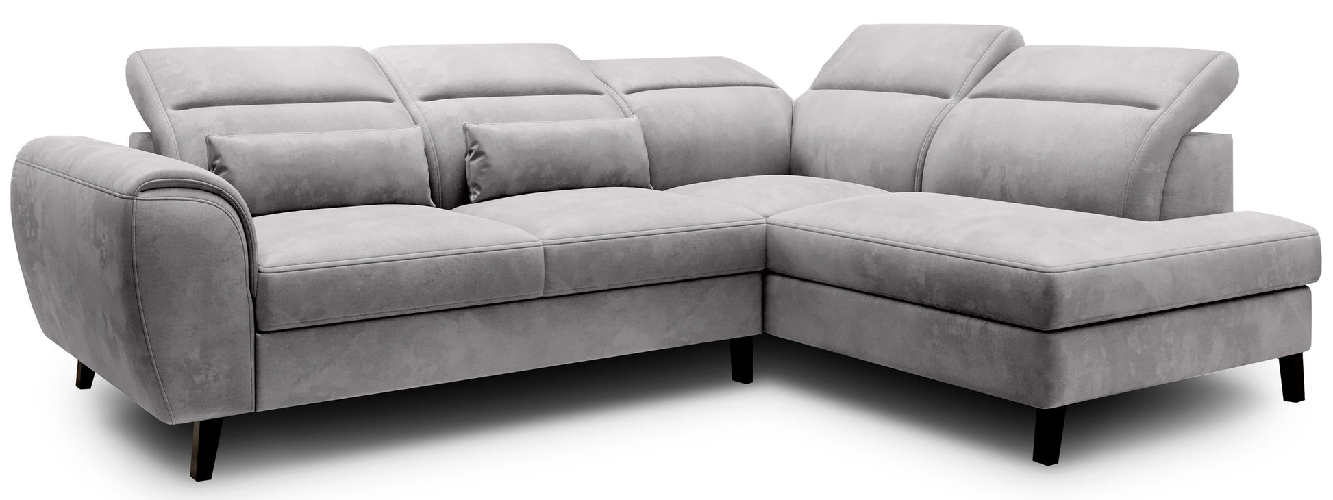 Jasnoszary narożnik Noble prawy w tkaninie Nube 03 z regulowanymi zagłówkami oraz elegancką bryłą na wysokich czarnych nóżkach. Stylowy narożnik do salonu idealny do wnętrz modern, japandi i minimalistycznych aranżacji.