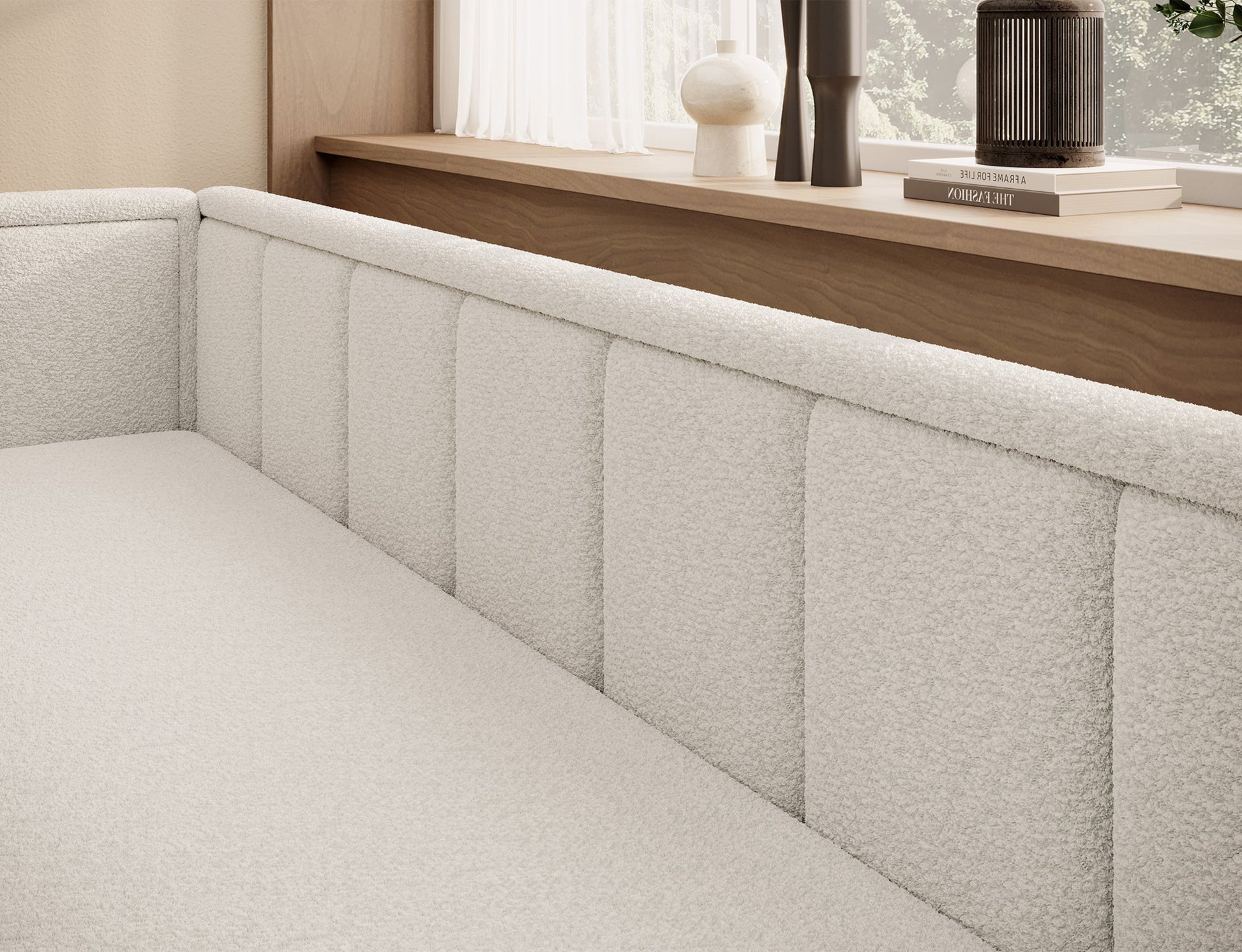 Pikowane, tapicerowane oparcie sofy – detal wykończenia w stylu modern soft.