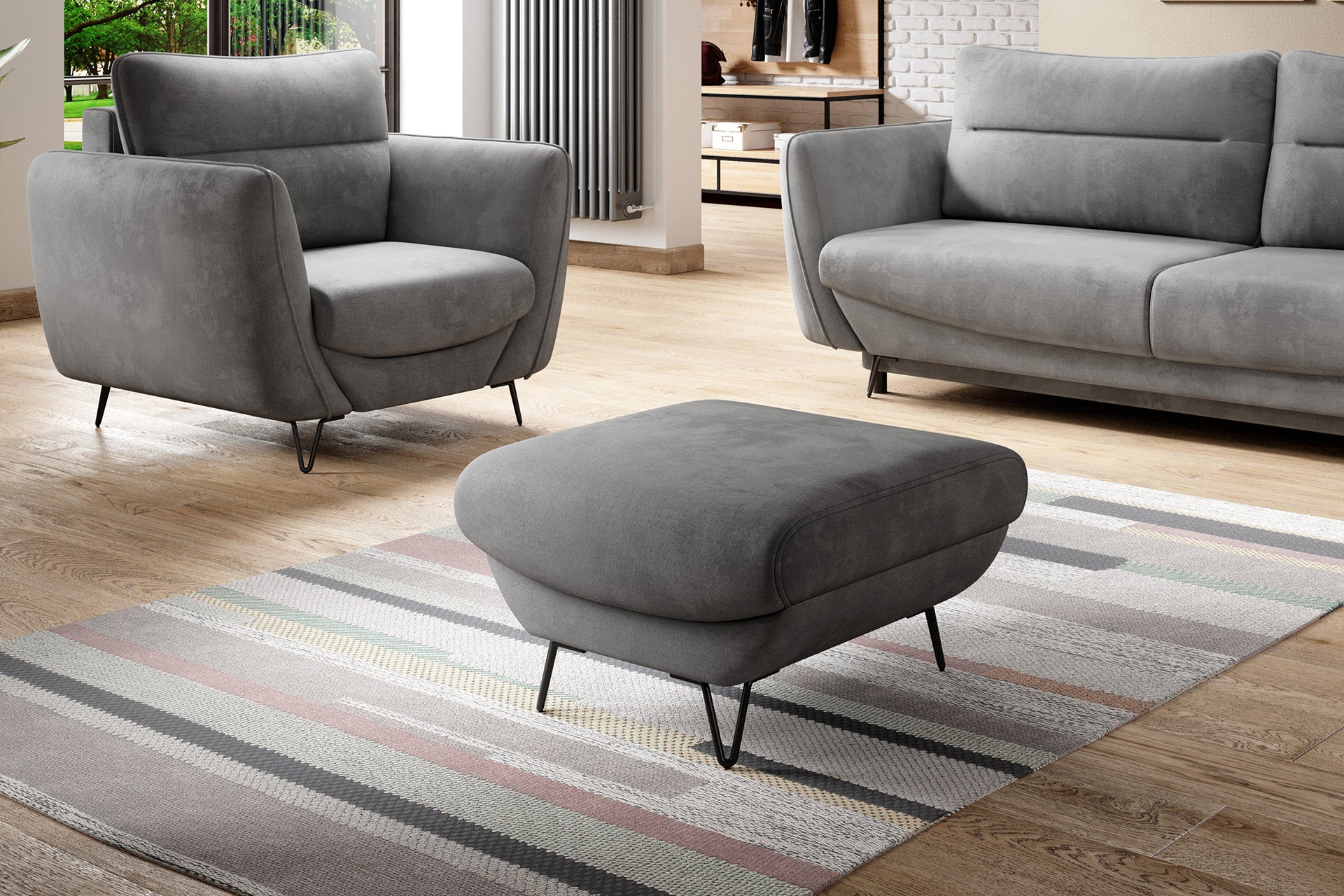 Model Silva Nube 03 został wykonany z jasnoszarej tkaniny idealnie pasującej do wnętrz skandynawskich i modern. Zaokrąglona forma mebla podkreśla minimalistyczny styl aranżacji.