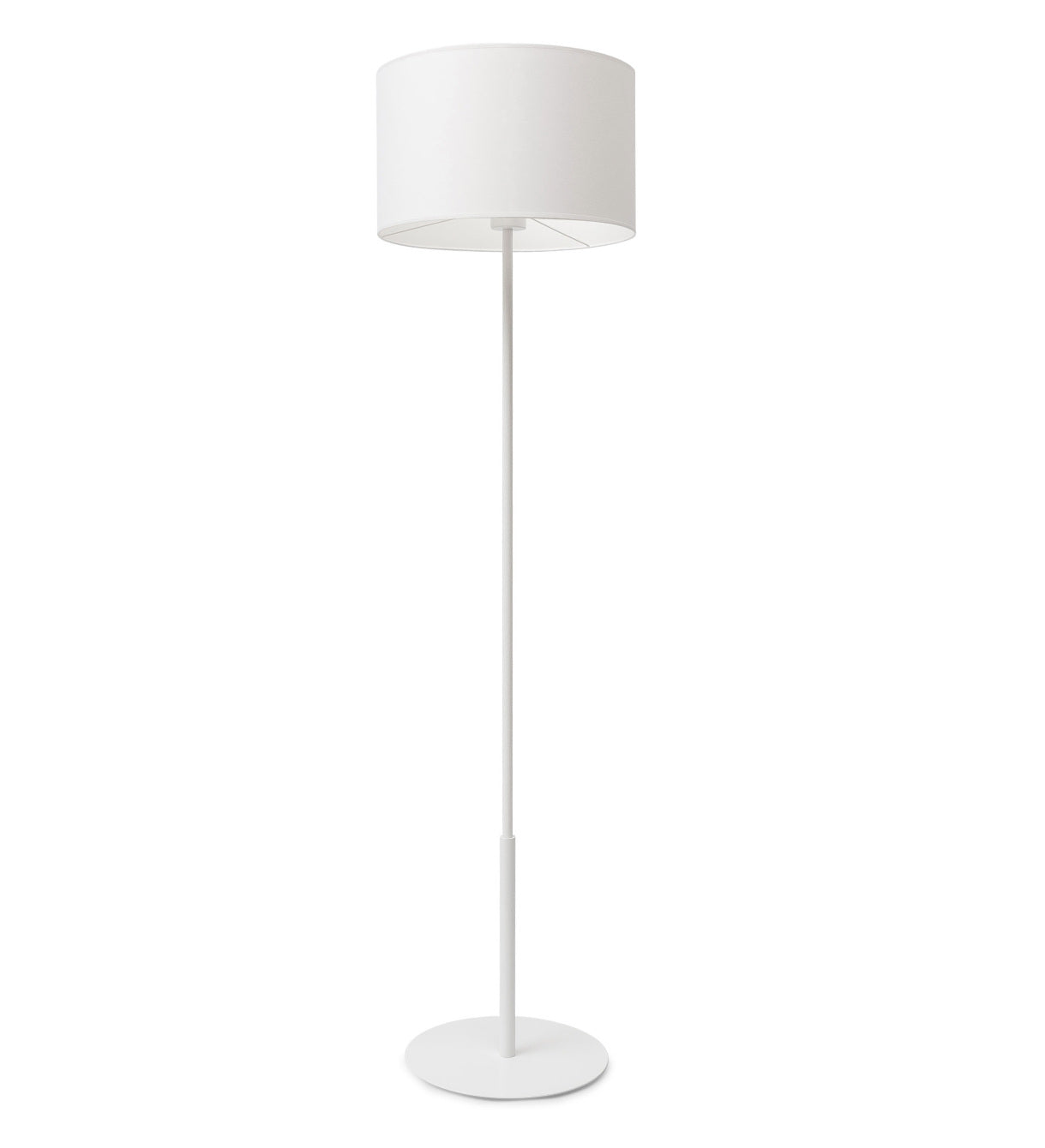 Biała lampa stojąca Vespillo z cylindrycznym abażurem i smukłą metalową podstawą na jednolitym białym tle.