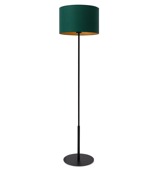 Lampa stojąca Vespillo z pojedynczym cylindrycznym abażurem w głębokiej zieleni i złotym wnętrzem, osadzona na cienkiej, czarnej metalowej nóżce z okrągłą podstawą, na białym tle.