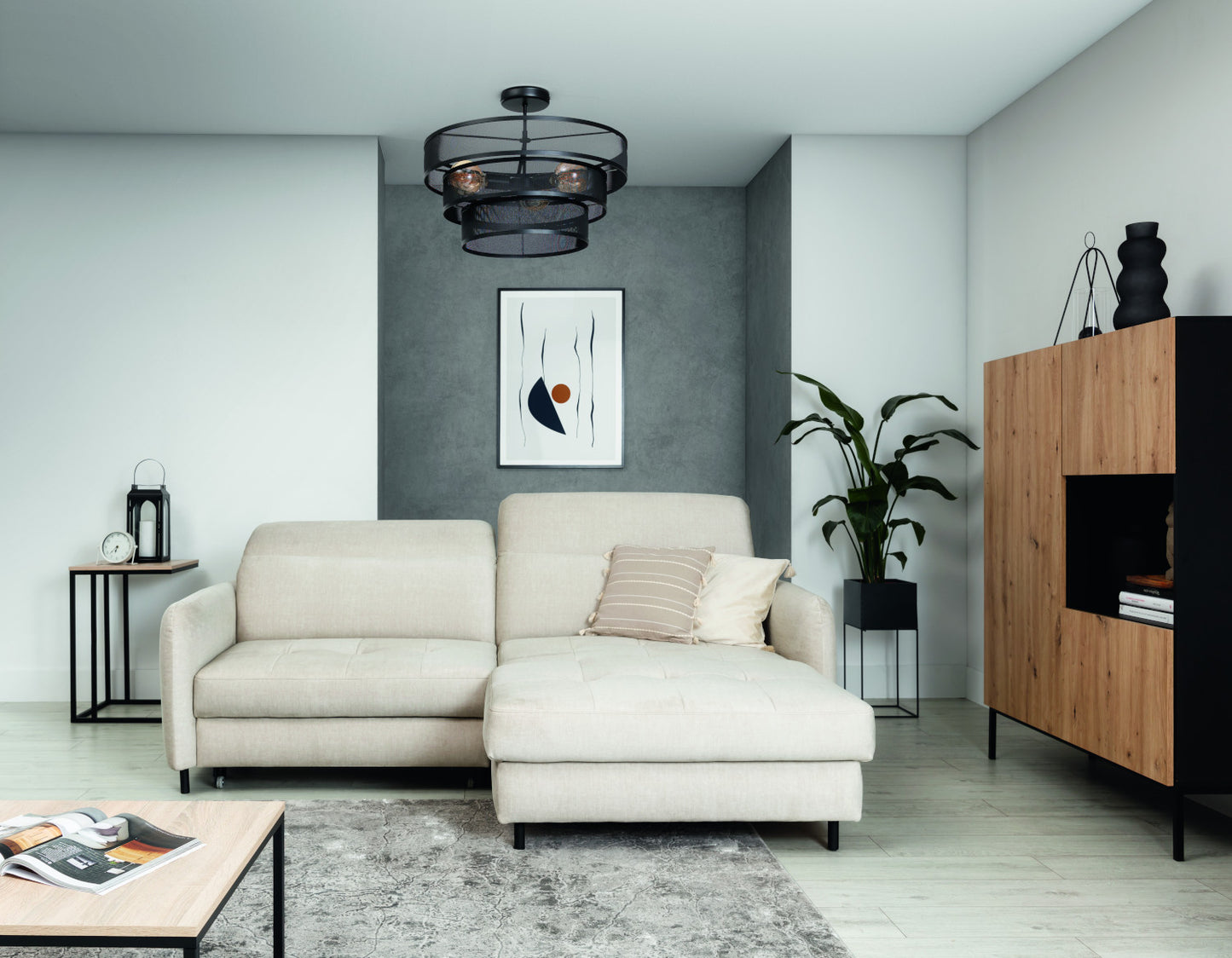 Lampa sufitowa Orabela B czarna Ø55 cm – aranżacja w jasnym salonie