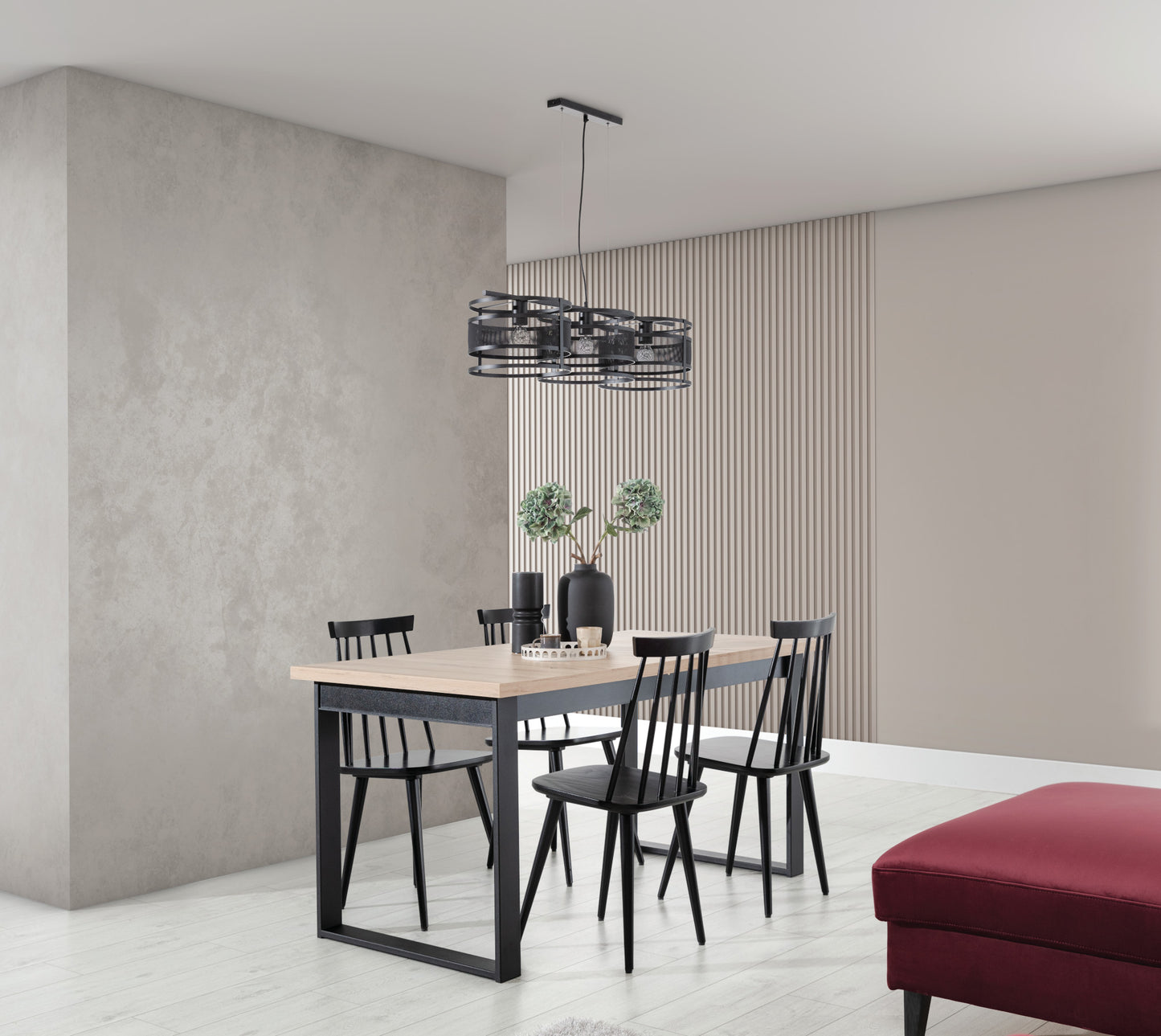 Lampa wisząca Gormar czarna 92×120 cm – aranżacja w jadalni (dzień)